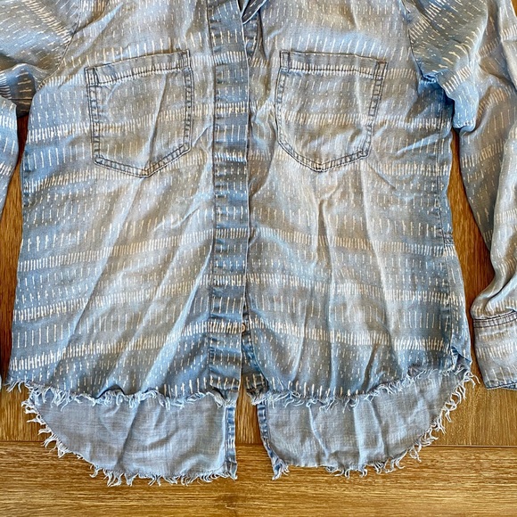 Bella Dahl Split Hem Chambray Button Front Shirt - Picture 6 of 10